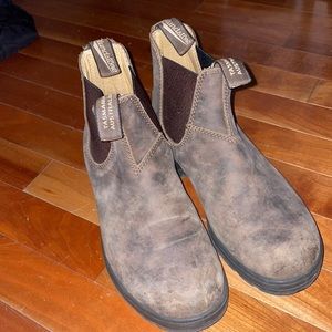 Barely worn Blundstone shoe (AU size 5, US size 8)